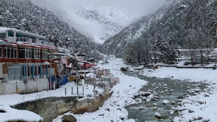 Uttarakhand Weather Update: गंगोत्री धाम में बर्फबारी का नजारा। स्रोत पाठक