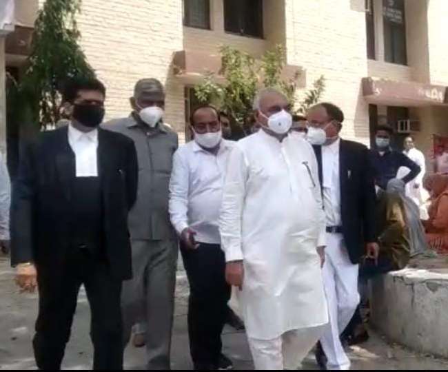 पंचकूला सीबीआइ कोर्ट पहुंचे भूपेंद्र सिंह हुड्डा। जागरण