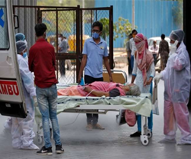 देश में कोरोना की दूसरी लहर से हालात बेकाबू। (फोटो: रायटर)