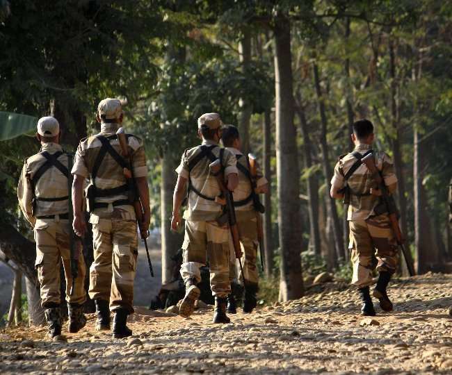 जवान नक्सलियों के खिलाफ ऑपरेशन की तैयारी में हैं।