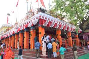 श्रद्धा व आस्था से जुड़ा मां विंध्यवासिनी का दरबार अब नए कलेवर में जगमगाने लगा है।