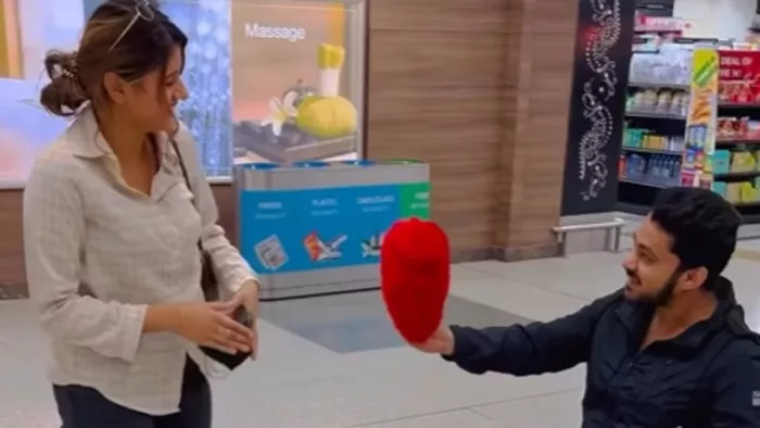 Anjali Arora, Anjali Arora airport Video, anjali arora mms video, anjali arora kaccha badam