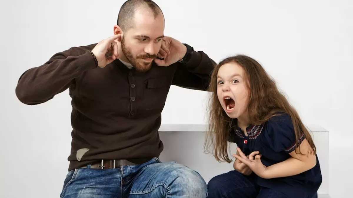 Parenting Tips: छोटी-छोटी बात पर गुस्सा हो जाता है आपका बच्चा, तो इन टिप्स की मदद से करें इसे कंट्रोल - Control anger issues in your child with these tips