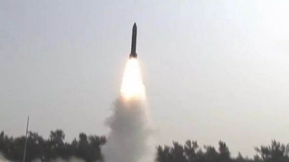 https://www.jagranimages.com/images/newimg/16042023/16_04_2023-pralay_ballistic_missile_23386730.jpg