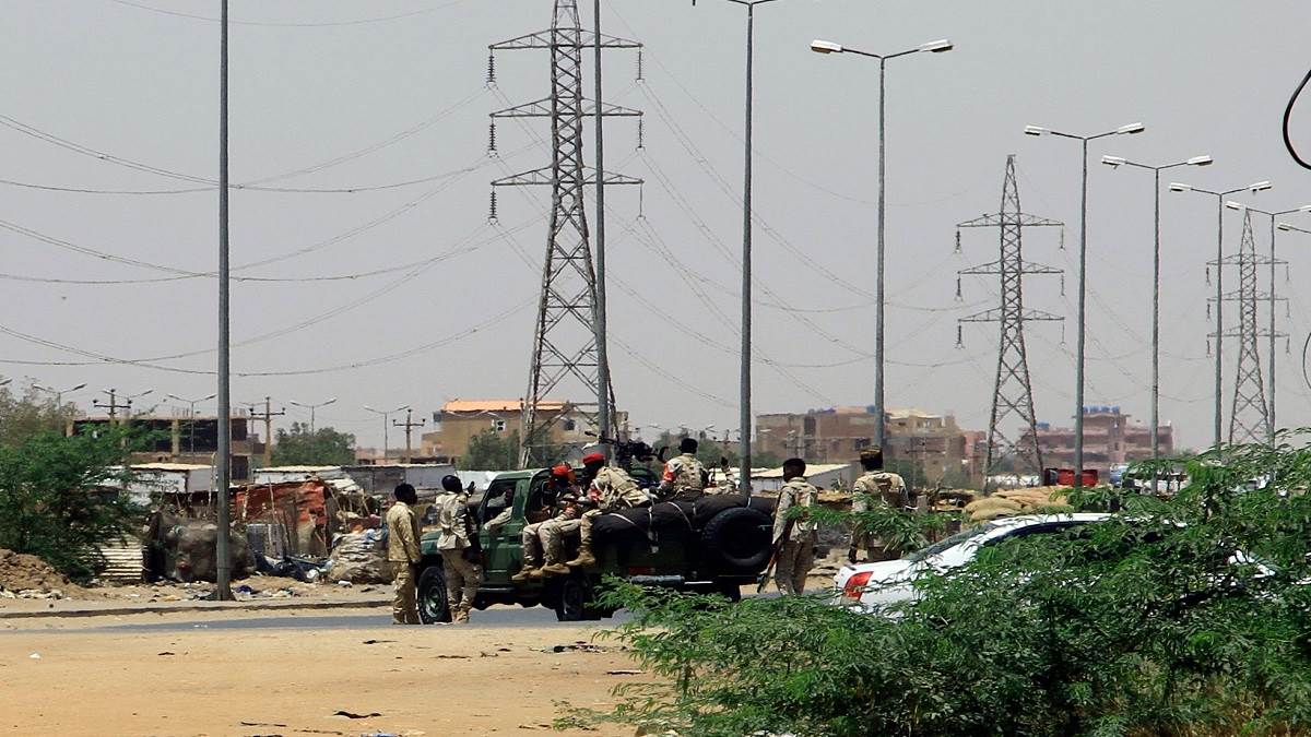 https://www.jagranimages.com/images/newimg/16042023/16_04_2023-sudan_23386695.jpg