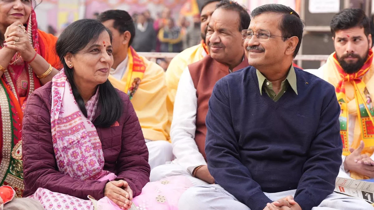 AAP ने जारी की स्टार प्रचारकों की लिस्ट, टॉप पर है दिल्ली CM का नाम; सुनीता केजरीवाल भी पहली बार उतरेंगी मैदान में - Aam Aadmi party issues gujarat star campaigners list