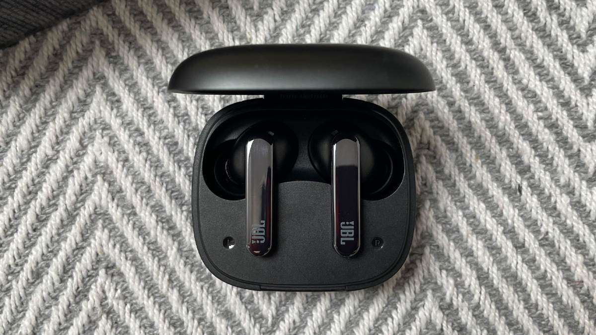 https://www.jagranimages.com/images/newimg/16042024/16_04_2024-best_jbl_earbuds_23698118.jpg