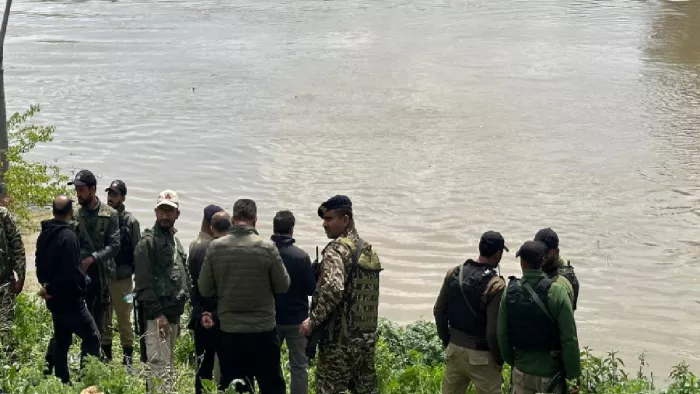 श्रीनगर में नाव हादसे के बाद राजनीतिक दलों के उम्मीदवारों ने चुनाव प्रचार रद्द करने का लिया निर्णय।