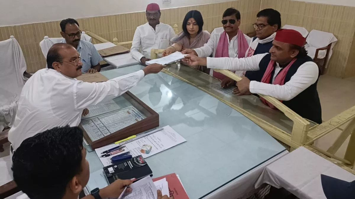ड‍िंपल यादव ने मैनपुरी सीट से दाखि‍ल क‍िया नामांकन