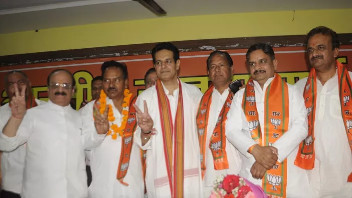 पूर्व विधायक मोल्हू और पूर्व जिला पंचायत अध्यक्ष अनीता ने भाजपा का दामन थामा