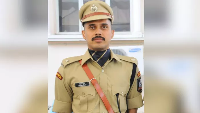 मिर्जापुर के IPS विपिन दुबे बने IAS, पिता नहीं बल्कि परिवार के इस सदस्य को बताया प्रेरणा का श्रोत