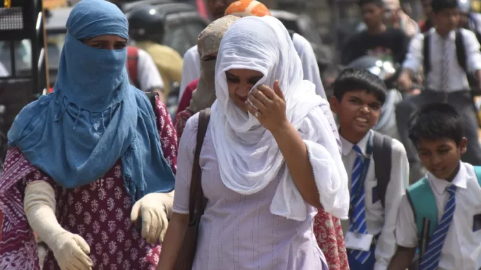दोपहर 12 बजे से तीन बजे तक ट्रैफिक व्यवस्था आटोमेटिक ट्रैफिक लाइटों की बजाए मैनुअल संचालित होगी।