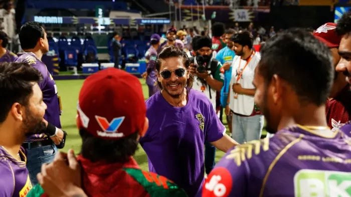 शाह रुख खान को सुयष शर्मा का हेयरस्टाइल पसंद आया (Pic Credit - IPL X)