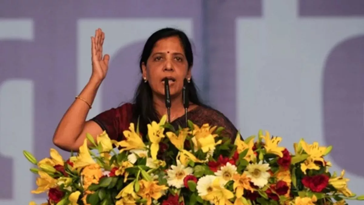 Lok Sabha Chunav: सुनीता केजरीवाल कर सकती हैं गुजरात में प्रचार, आज आएगी AAP के स्टार प्रचारकों की लिस्ट