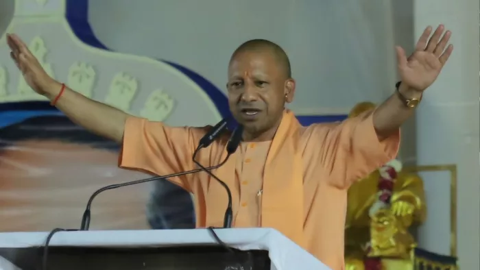 मंगलवार को आवास-विकास सेक्टर-11 स्थित मैदान में सजी भीमनगरी में अपना संबोधन देते मुख्यमंत्री योगी आदित्यनाथ l जागरण