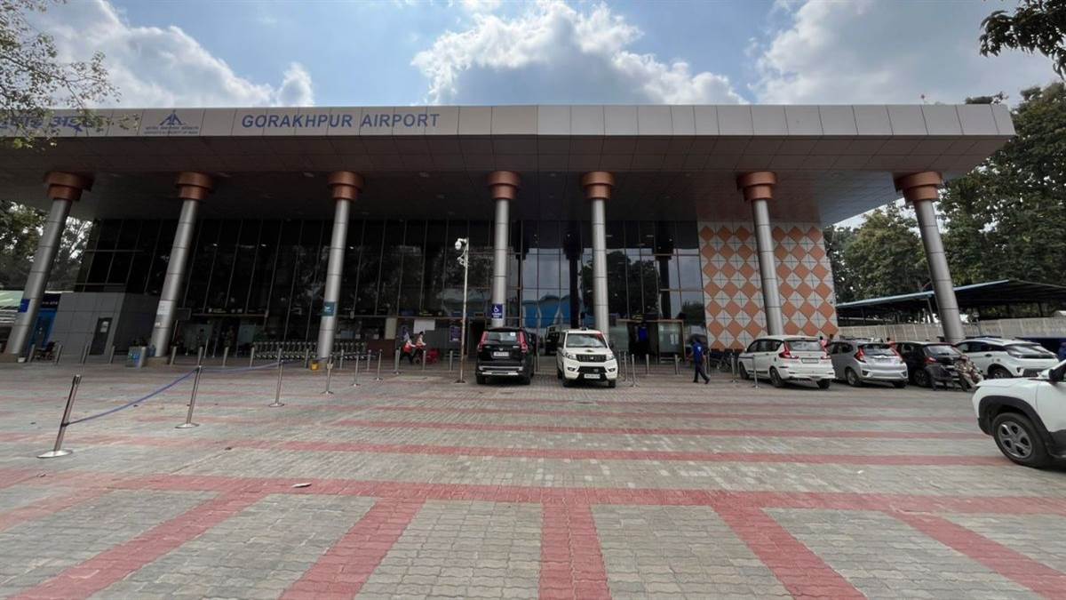 flight to mumbai cancelled delhi passengers bags lost in transit