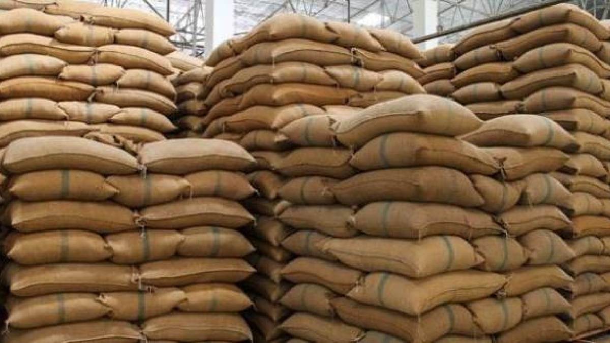 https://www.jagranimages.com/images/newimg/16042025/16_04_2025-wheat_sack_23919959.jpg