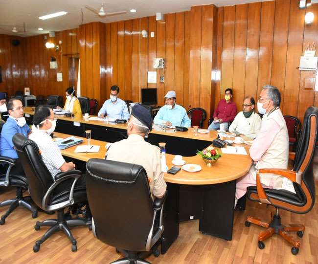 सीएम रावत ने दिए निर्देश, जिन जिलों में आ रहे हैं प्रवासी वहां हो थर्मल स्क्रीनिंग की व्यवस्था