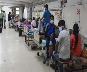 राम मनोहर लोहिया अस्पताल में शारीरिक दूरी का पालन इमरजेंसी नहीं हो रहा।