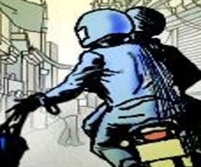 chandigarh people caught the thief running away after snatching the purse of the youth