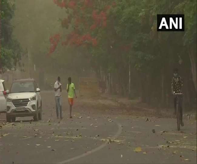 मौसम विभाग के मुताबिक आज दिल्ली सहित कई राज्यों में आंधी बारिश की संभावना (फोटो एएनआई)