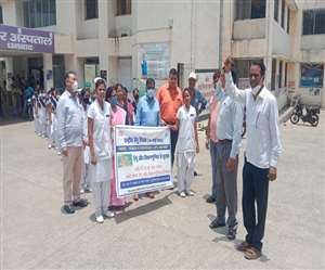 विश्व डेंगू दिवस के अवसर पर सोमवार को सदर अस्पताल प्रांगण से जागरूकता रैली निकाली गई।