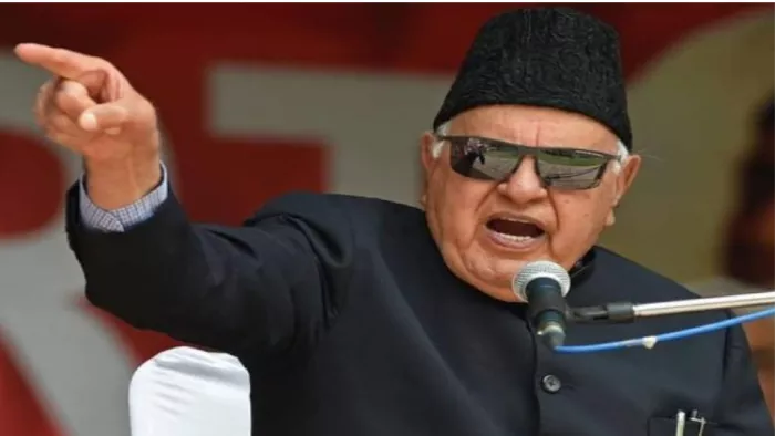 डॉ फारूक अब्दुल्ला पूर्व मंत्री अब्दुल सलाम देवा के बेटे की शोक संवेदना के लिए जिला अनंतनाग में हैं।