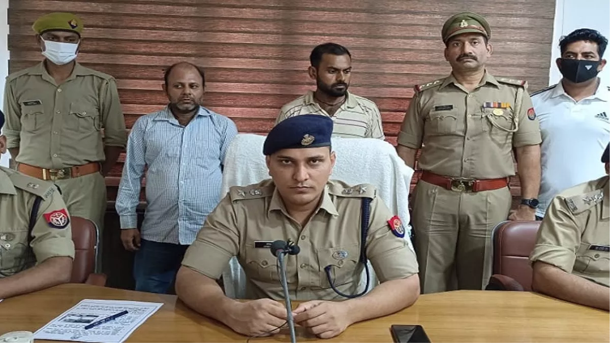 Hapur News: ओडिशा से गांजा लाकर तस्करी करने वाले अंतरराज्यीय गिरोह के दो तस्कर गिरफ्तार, आठ लाख की कीमत का माल बरामद