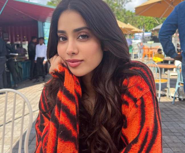 janhvi kapoor looks bold and hot in shimmery maroon bodycon slit dress. Photo Credit- Instagram Janhvi Kapoor