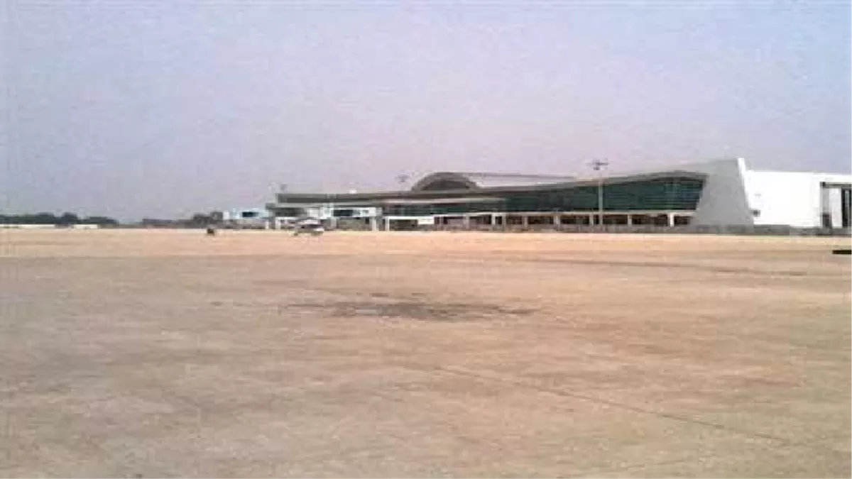 प्रयागराज की तर्ज पर कानपुर में भी बने एयरपोर्ट की टर्मिनल बिल्डिंग, लेटलतीफी पर उठ रहे सवाल