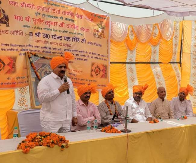 भूमि पूजन कार्यक्रम में क्षेत्रीय विधायक ठा रवेंद्र पाल सिंह व अन्य