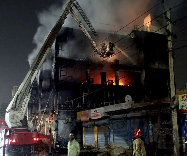 जिस वार्ड में यह घटना हुई है वहां पर दस दिन से लाइसेंसिंग इंस्पेक्टर का पद खाली पड़ा था।
