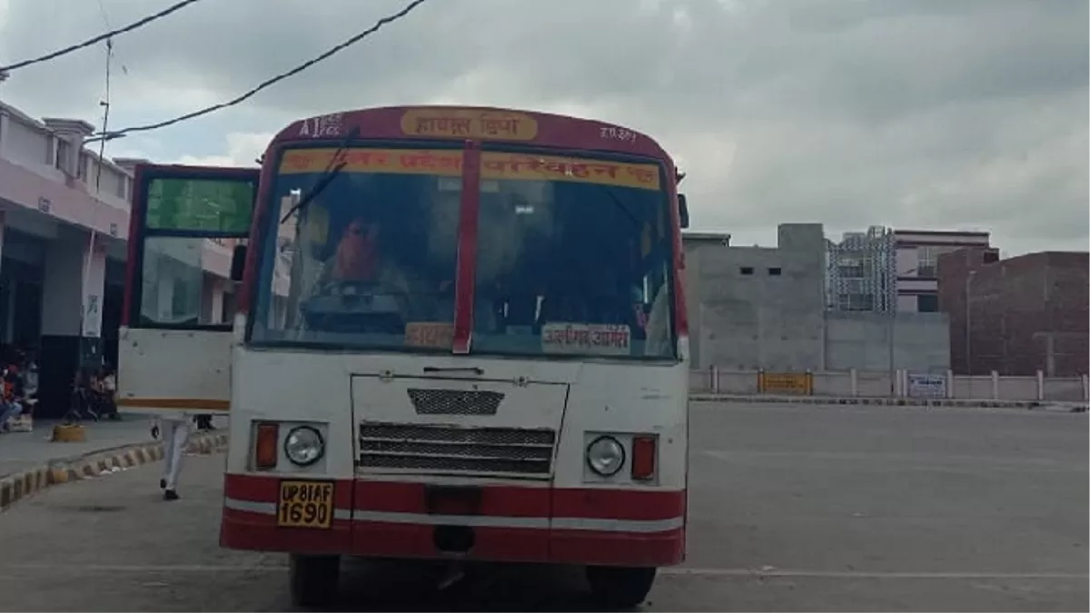 हाथरस के सिकंदराराऊ में नहीं रुकती रोडवेज की बसें, डग्‍गामार वाहनों सफर में को मजबूर यात्री