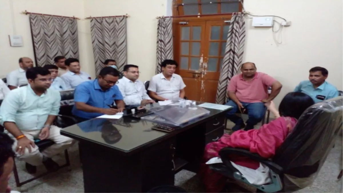 सीतापुर में लाइव लोकेशन मांगने से नाराज 19 सीएचसी अधीक्षकों का सामूहिक इस्तीफा, पढ़ें पूरा मामला