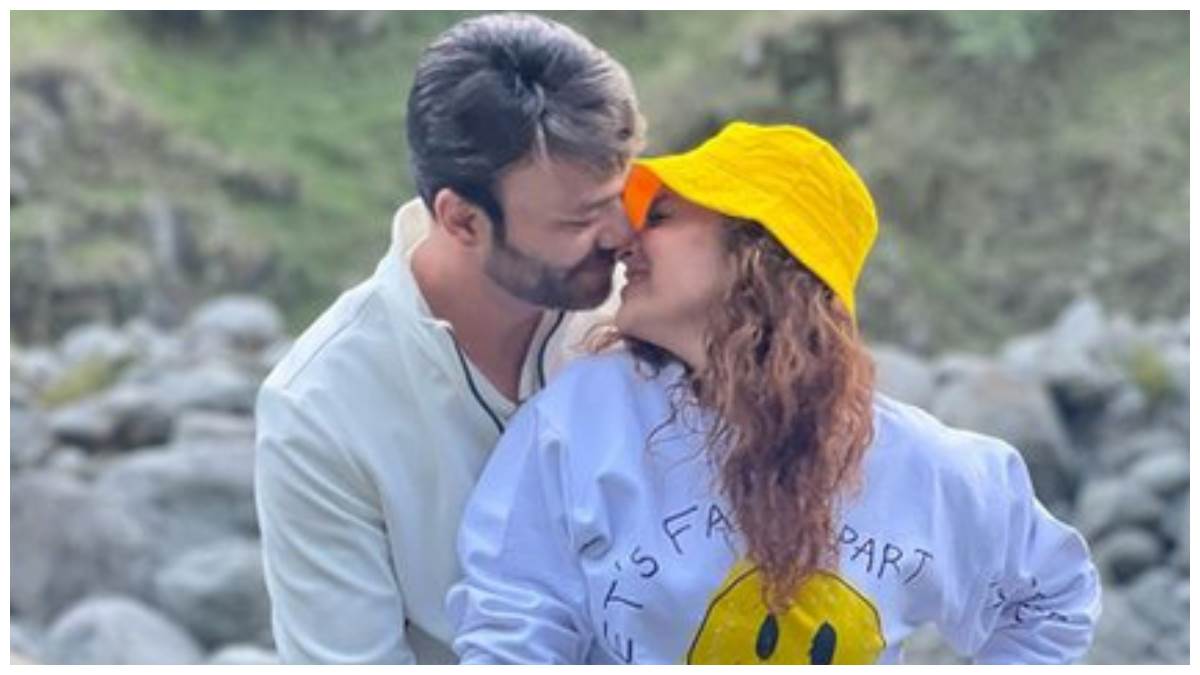 https://www.jagranimages.com/images/newimg/16052023/16_05_2023-ankita_lokhande_vicky_jain__23414188.jpg