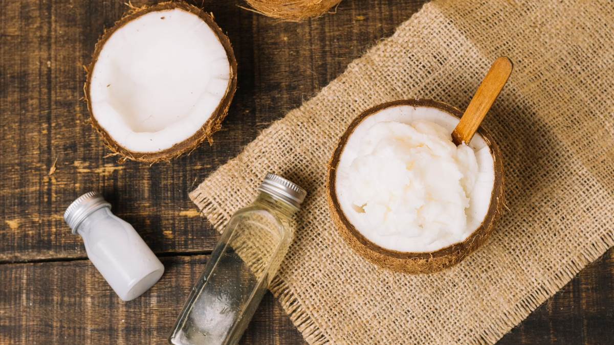 Coconut Oil camphor Benefits त्वचा से लेकर बालों तक पर जादुई असर