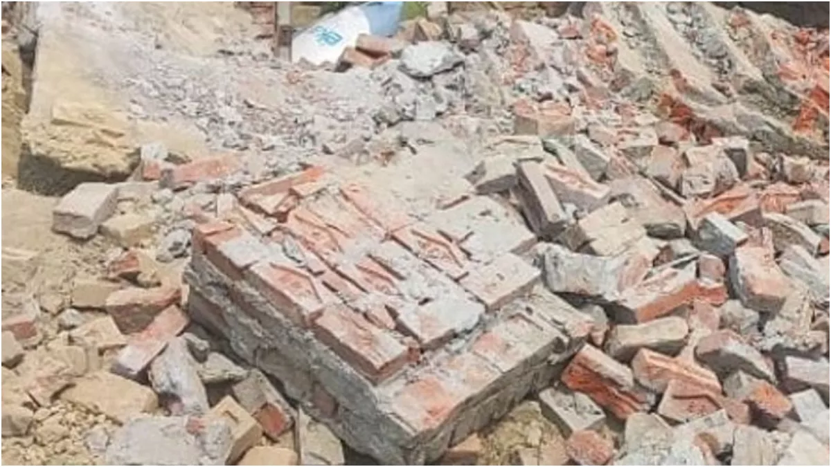 Mahendragarh News: तेज आंधी से गिरी मकान की दीवार, दबकर दंपति की मौत; बाल-बाल बचे बच्चे