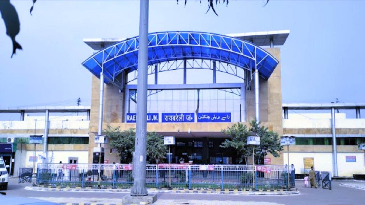 incomplete work of railway station will stop the speed of amrit india passengers face difficulties every day