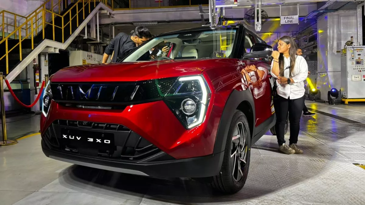 सिर्फ 10299 महीने की EMI पर घर ले आएं Mahindra XUV 3XO का बेस वेरिएंट MX1