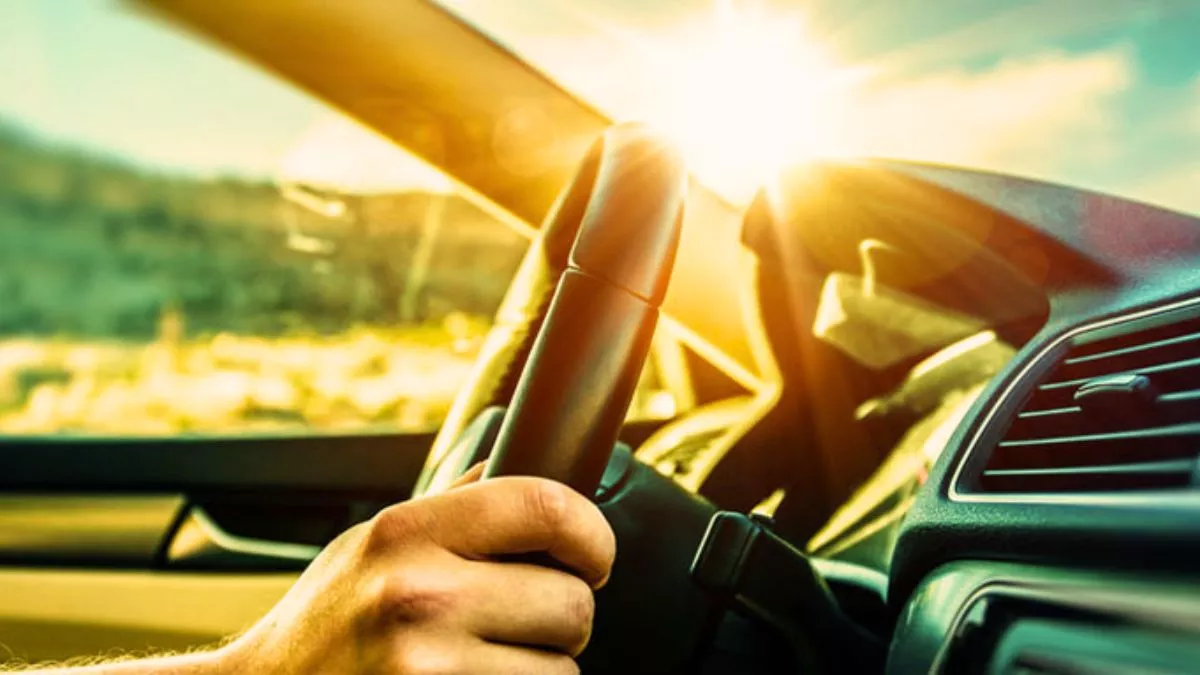 Car Driving Tips: भरी गर्मी में करनी है कूल ड्राइविंग, तो घर से निकलते समय इन बातों का रखें ध्यान