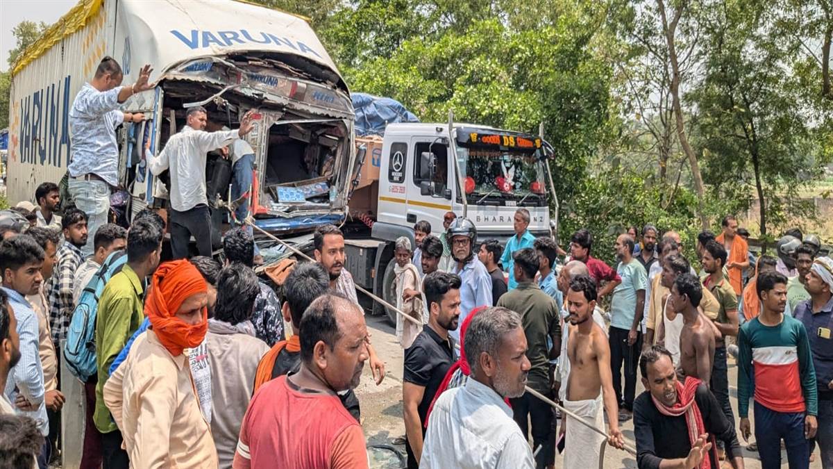 five killed three injured in road accident in barabanki