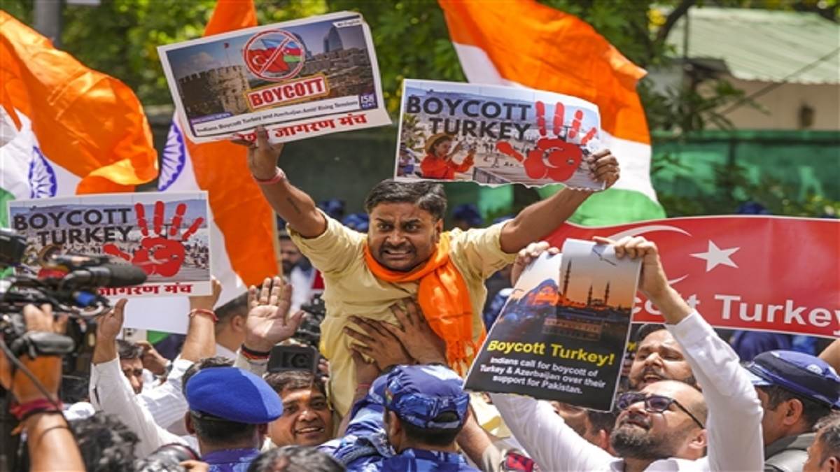 https://www.jagranimages.com/images/newimg/16052025/16_05_2025-boycott_turkey_23939004.jpg