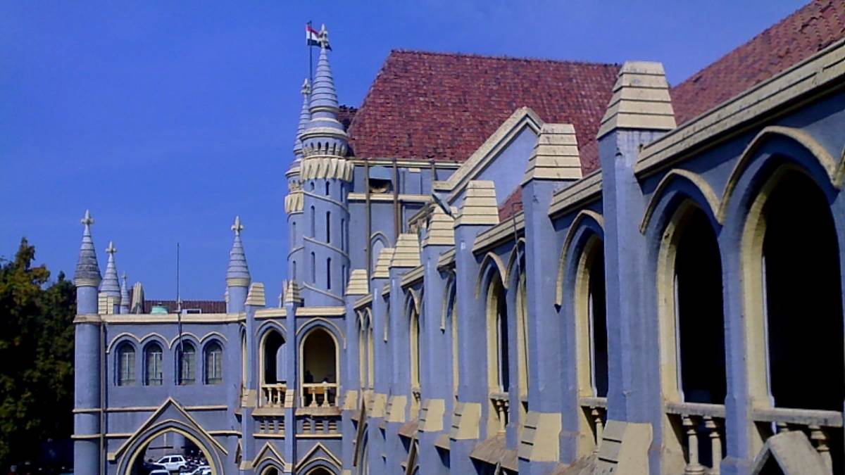 https://www.jagranimages.com/images/newimg/16052025/16_05_2025-jabalpurr_high_court_23939538.jpg