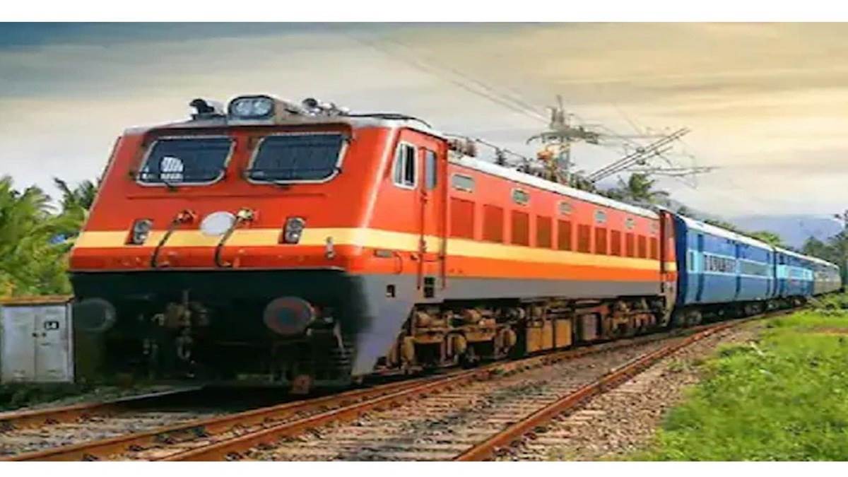 https://www.jagranimages.com/images/newimg/16052025/16_05_2025-train_23939333.jpg
