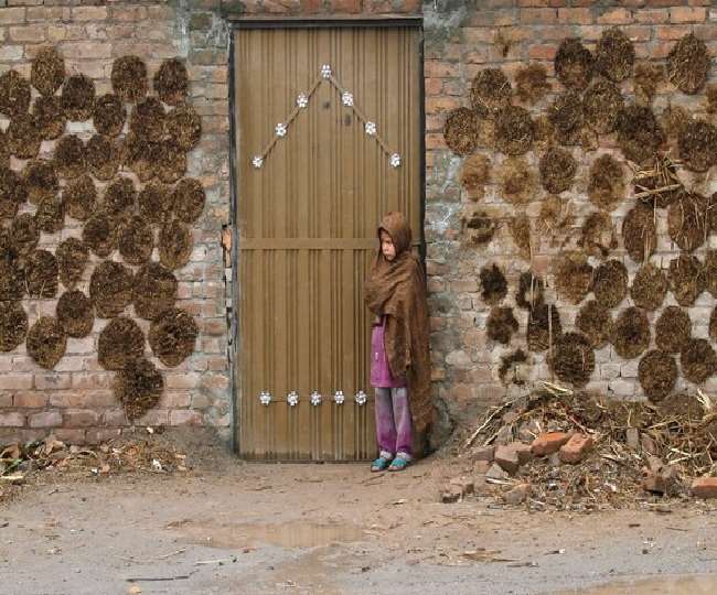 लड़के की दुकान पर सेल्सगर्ल के तौर पर काम करती थी लड़की