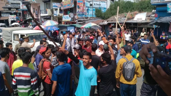 Agnipath Scheme Protest : गोल्ज्यू मंदिर में लगाई न्याय की गुहार, पूर्व की भांति सेना भर्ती जारी रखने की मांग