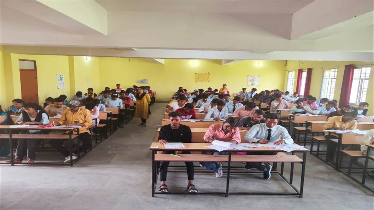 JAC 11th exam 3030 मिनट में इंग्लिश व हिंदी की परीक्षा होने के कारण