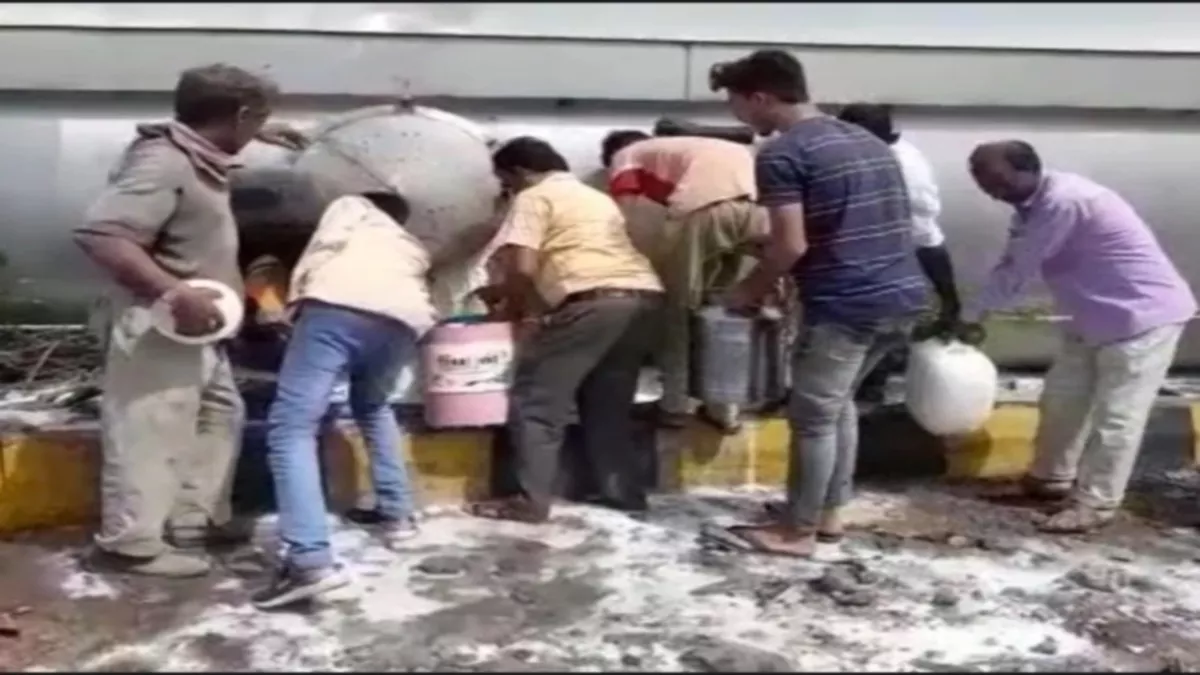 राजस्‍थान के सिरोही में मची दूध लूटने की होड़, बड़े-बडे़ बर्तन लेकर सड़क पर दौड़ पड़े लोग