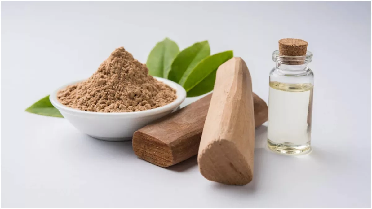 Sandalwood Oil Benefits त्वचा के लिए चंदन के तेल के ये फायदे चौंका देंगे आपको! - Sandalwood Oil 6 Skin Benefits You May Not Know About