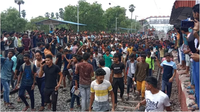 अग्निपथ योजना Agneepath Scheme के विरोध में बिहार से उठा बवाल
